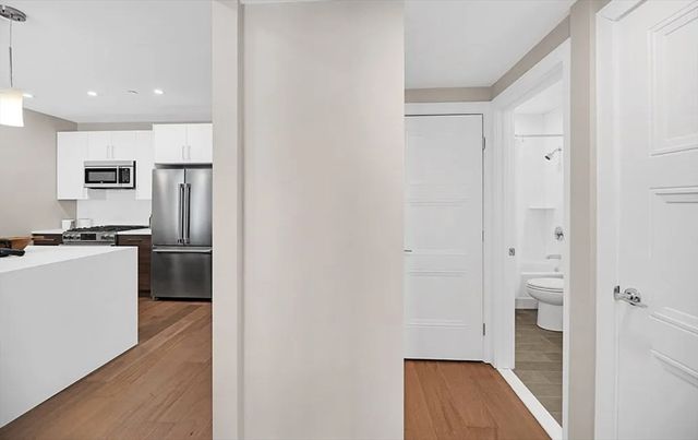 425 Lagrange St 210, Boston, MA 02132
