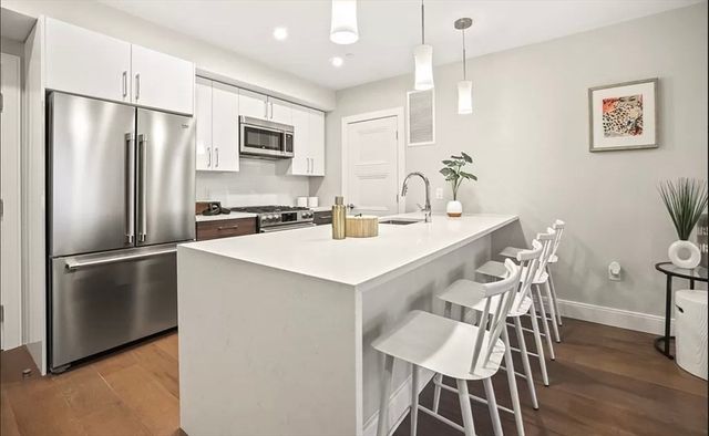 425 Lagrange St 210, Boston, MA 02132