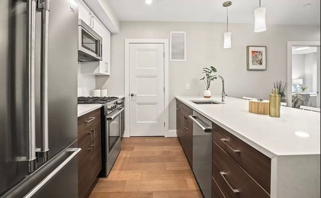 425 Lagrange St 210, Boston, MA 02132