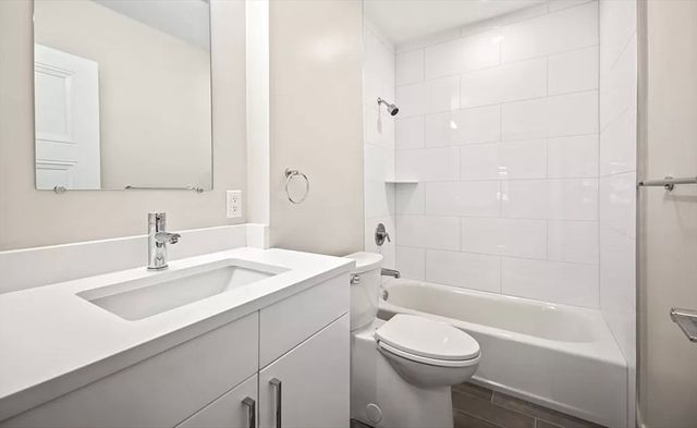 425 Lagrange St 210, Boston, MA 02132