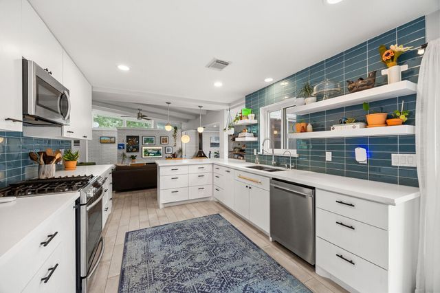 5142 W Bellfort Avenue, Houston, TX 77035
