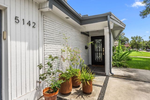5142 W Bellfort Avenue, Houston, TX 77035