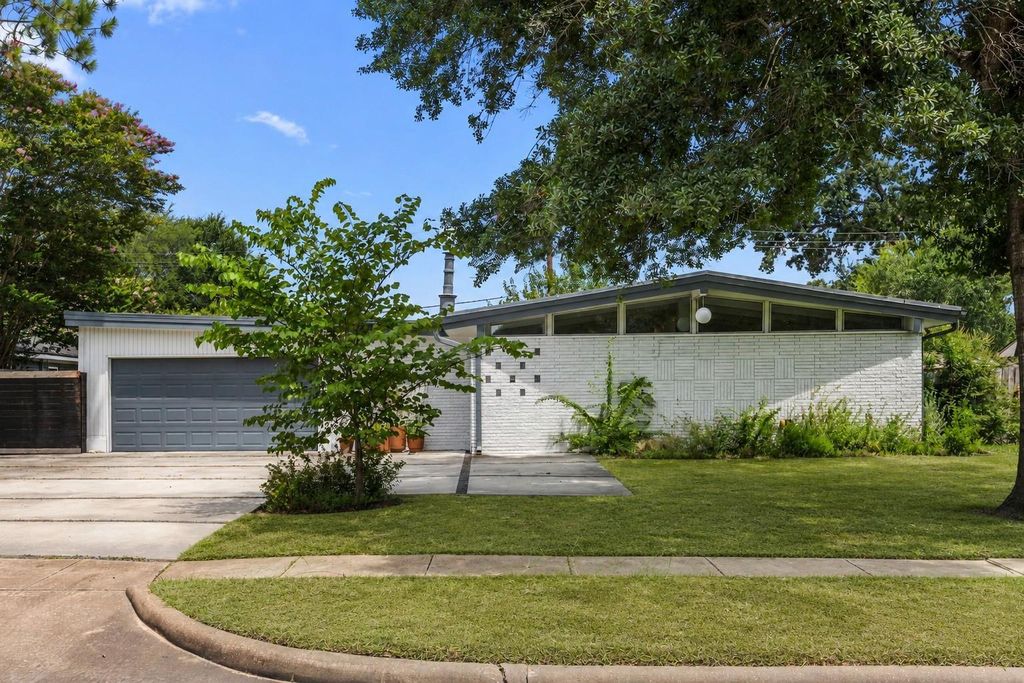 5142 W Bellfort Avenue, Houston, TX 77035