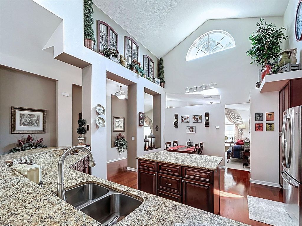 Image 17 of property listing at 22707 LAURELDALE DRIVE, Lutz, FL 33549