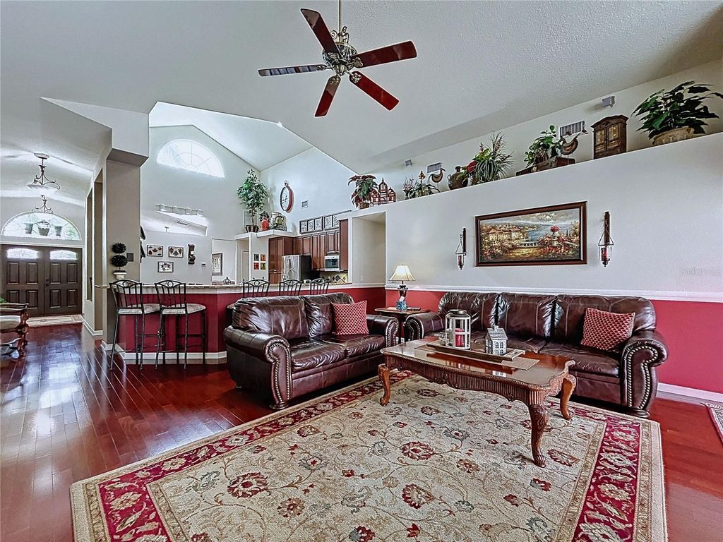 Image 19 of property listing at 22707 LAURELDALE DRIVE, Lutz, FL 33549