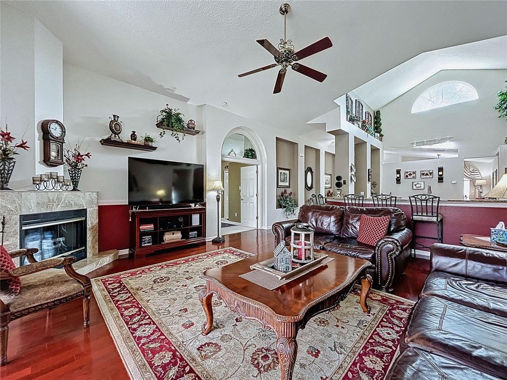 Image 20 of property listing at 22707 LAURELDALE DRIVE, Lutz, FL 33549