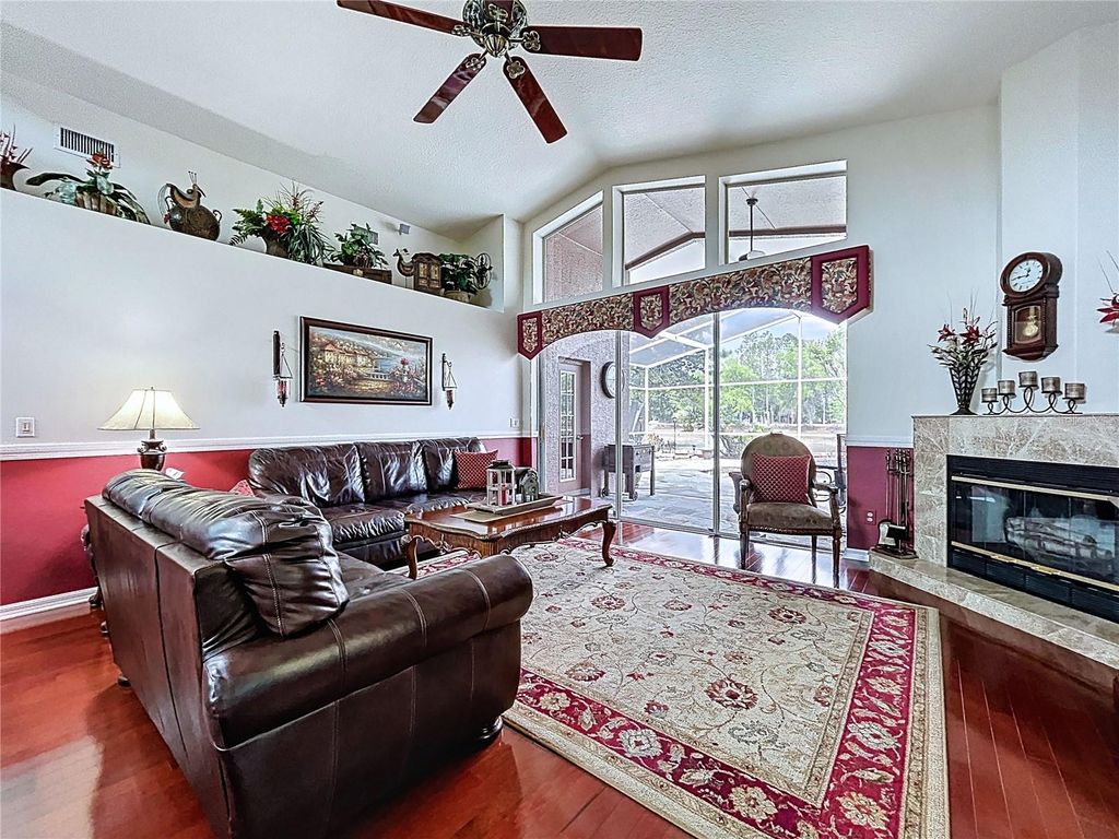 Image 21 of property listing at 22707 LAURELDALE DRIVE, Lutz, FL 33549