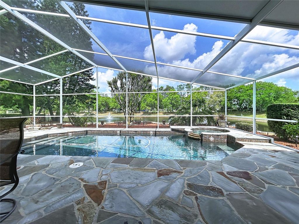 Image 24 of property listing at 22707 LAURELDALE DRIVE, Lutz, FL 33549