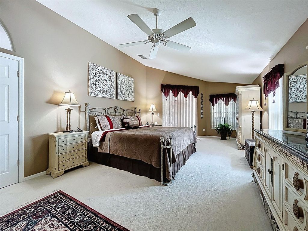 Image 29 of property listing at 22707 LAURELDALE DRIVE, Lutz, FL 33549