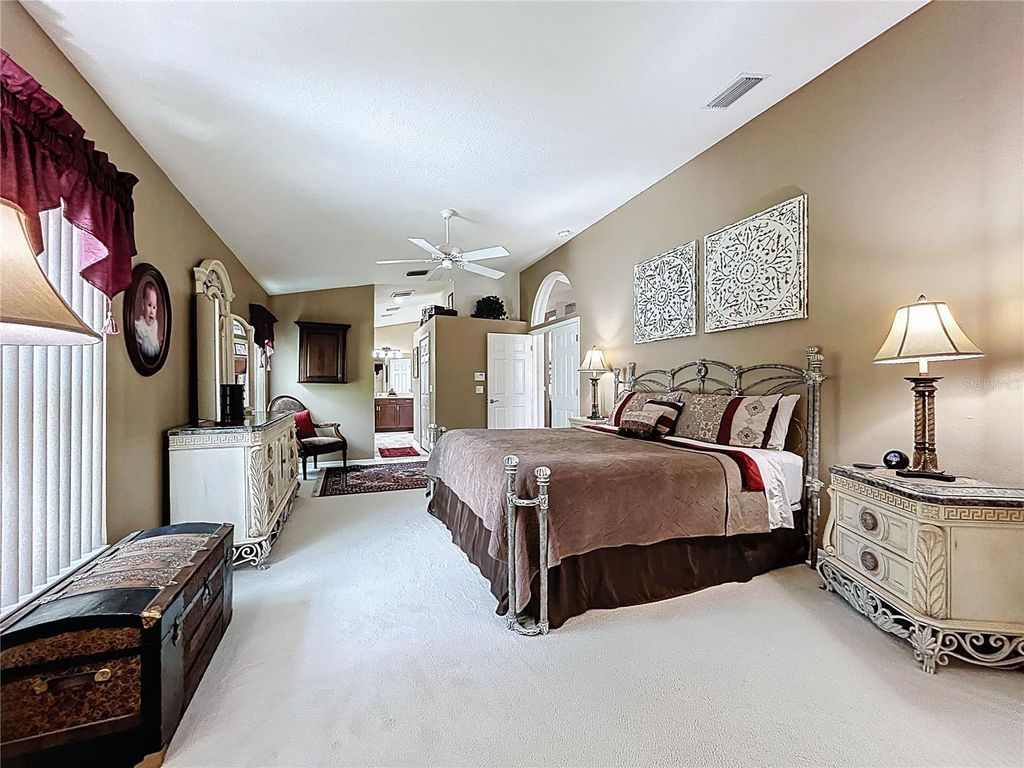 Image 31 of property listing at 22707 LAURELDALE DRIVE, Lutz, FL 33549