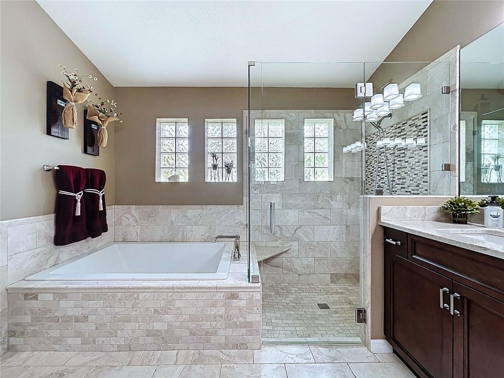 Image 32 of property listing at 22707 LAURELDALE DRIVE, Lutz, FL 33549