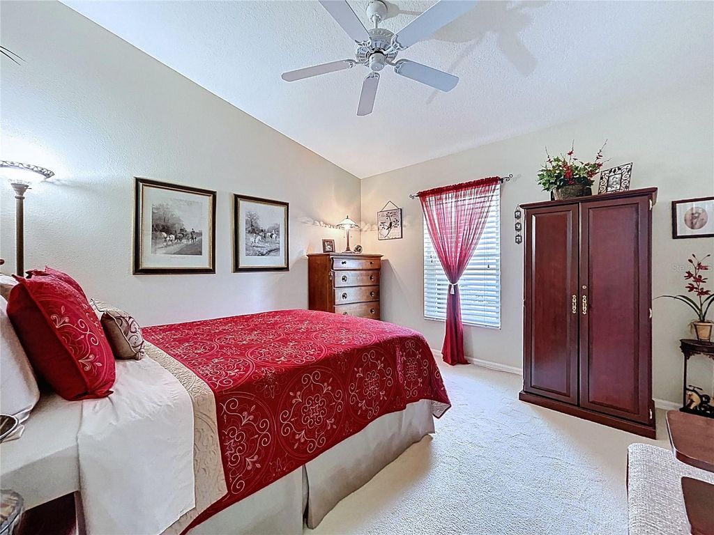 Image 38 of property listing at 22707 LAURELDALE DRIVE, Lutz, FL 33549