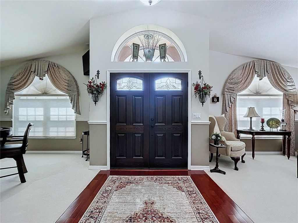 Image 6 of property listing at 22707 LAURELDALE DRIVE, Lutz, FL 33549