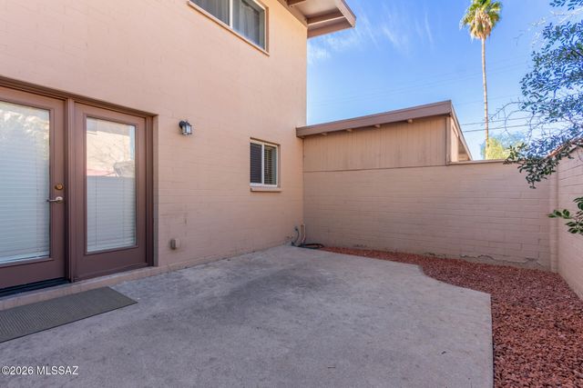 925 N Venice Ave Apt D, Tucson, AZ 85711