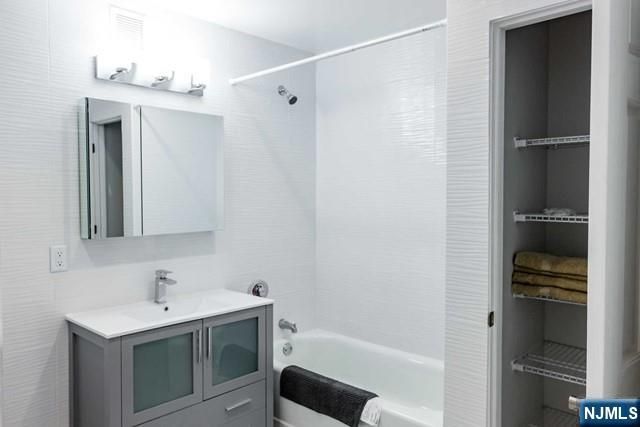 411 E Brinkerhoff Avenue 112, Palisades Park, NJ 07650