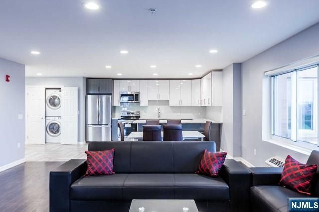 411 E Brinkerhoff Avenue 112, Palisades Park, NJ 07650