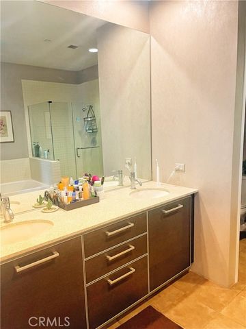 801 S Grand Avenue 1608, Los Angeles, CA 90017