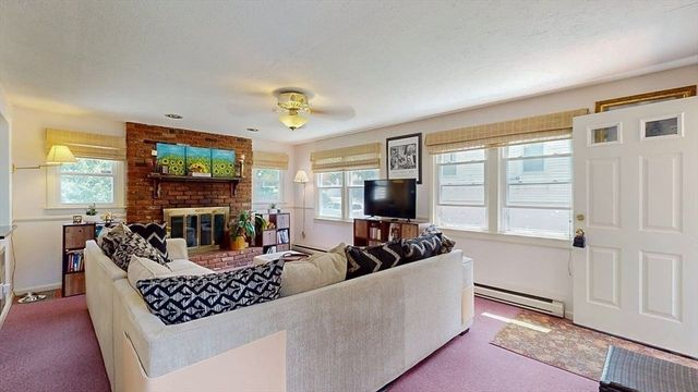 10 Pine Tree Lane, Worcester, MA 01609