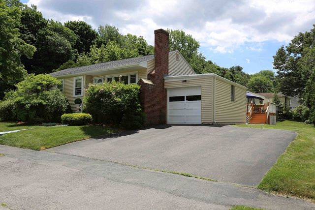 10 Pine Tree Lane, Worcester, MA 01609