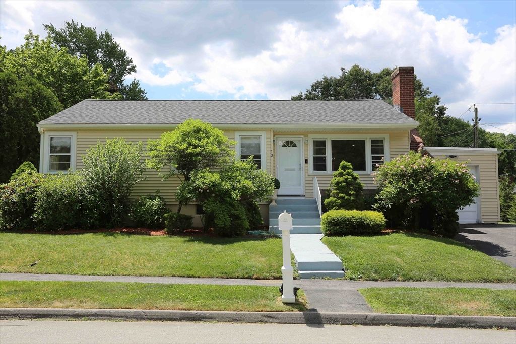 10 Pine Tree Lane, Worcester, MA 01609