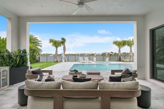 12609 Solana Bay Circle, Palm Beach Gardens, FL 33412