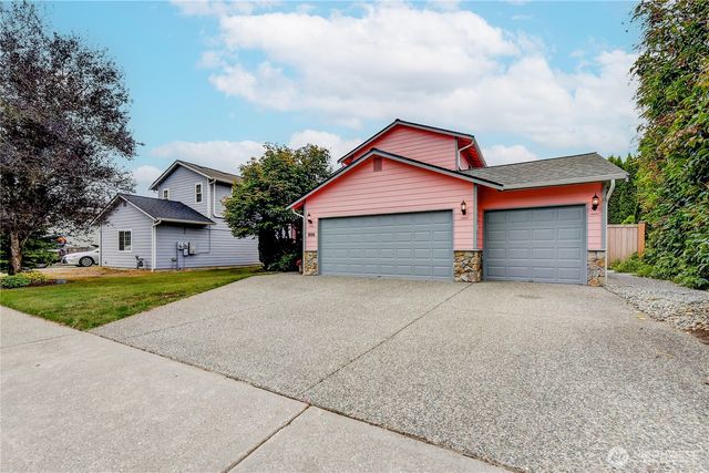 806 Darwins Way, Granite Falls, WA 98252