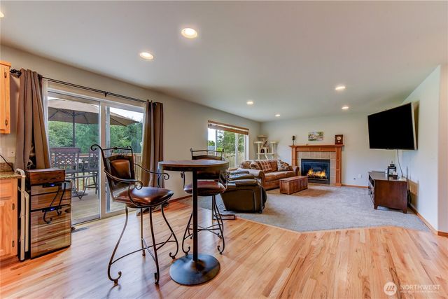 806 Darwins Way, Granite Falls, WA 98252