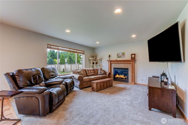 806 Darwins Way, Granite Falls, WA 98252