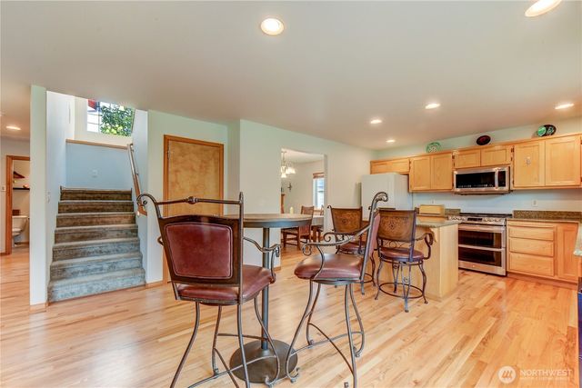 806 Darwins Way, Granite Falls, WA 98252