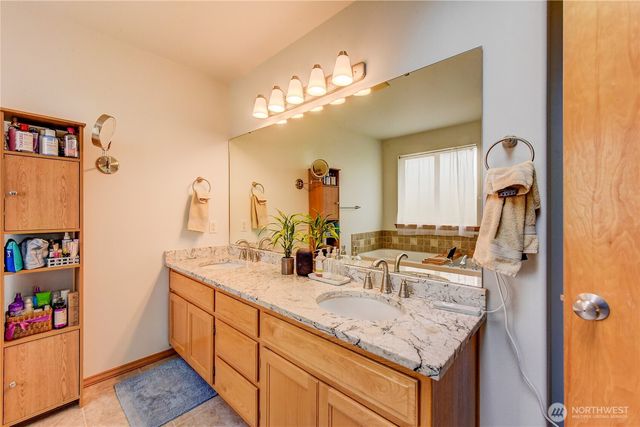 806 Darwins Way, Granite Falls, WA 98252
