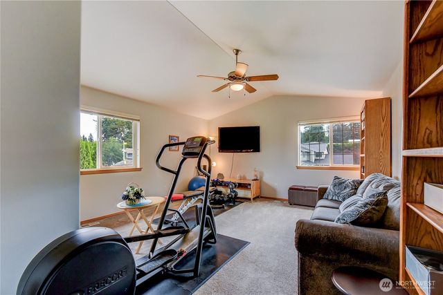 806 Darwins Way, Granite Falls, WA 98252