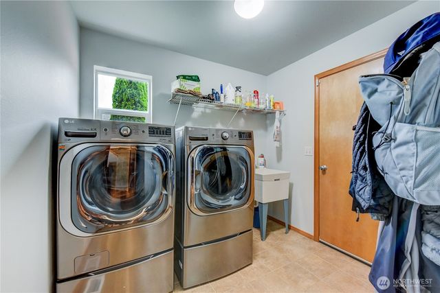 806 Darwins Way, Granite Falls, WA 98252