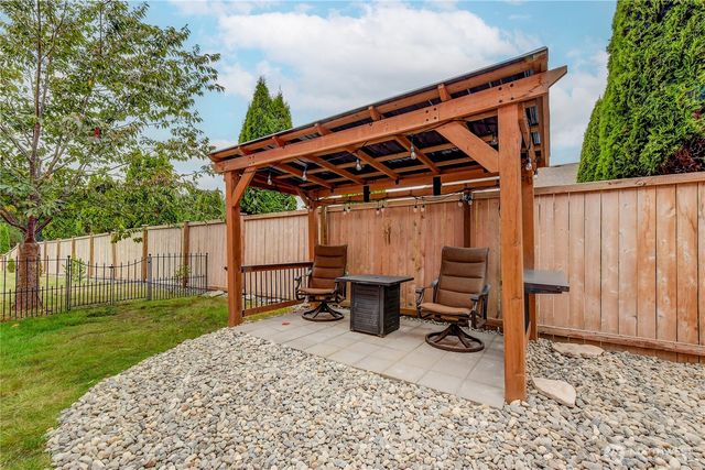 806 Darwins Way, Granite Falls, WA 98252
