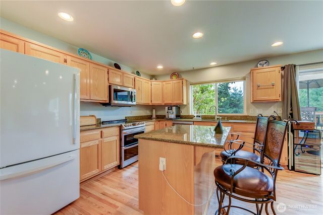 806 Darwins Way, Granite Falls, WA 98252