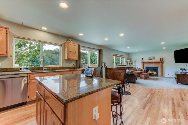 806 Darwins Way, Granite Falls, WA 98252