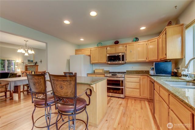 806 Darwins Way, Granite Falls, WA 98252