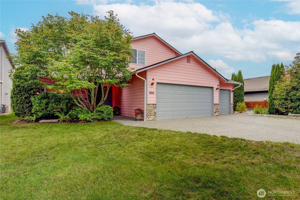 806 Darwins Way, Granite Falls, WA 98252