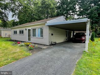 2542 BROAD ST, East Petersburg, PA 17520
