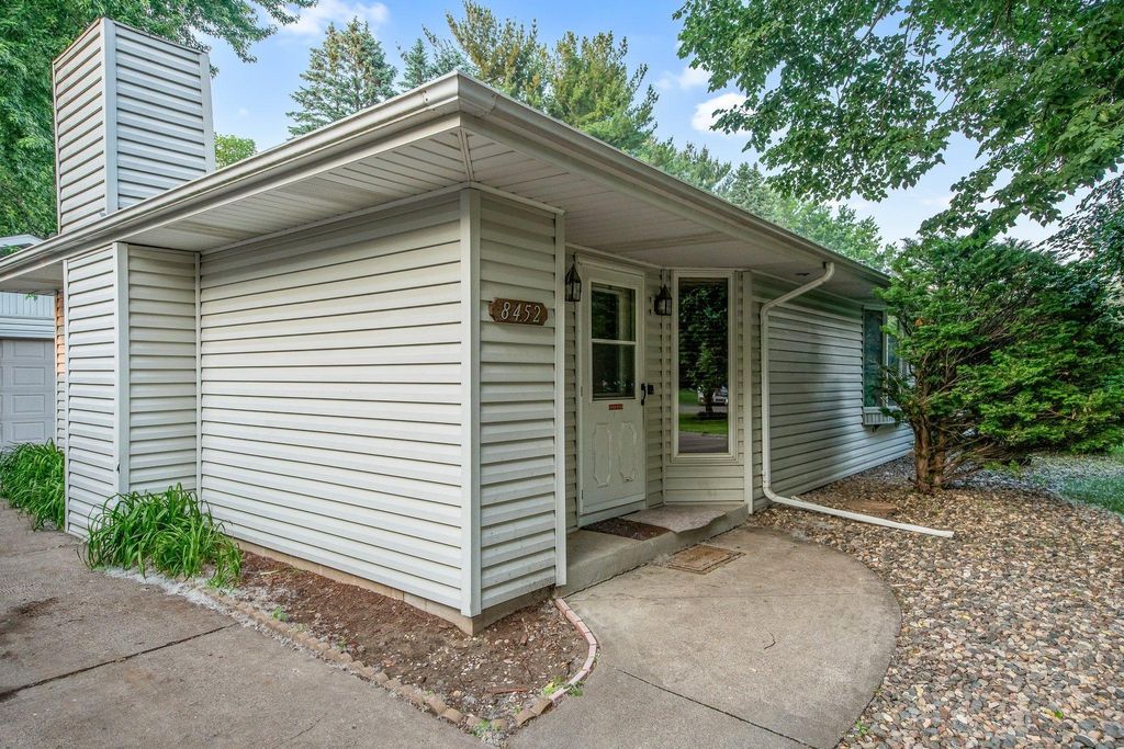 8452 85th Street S, Cottage Grove, MN 55016