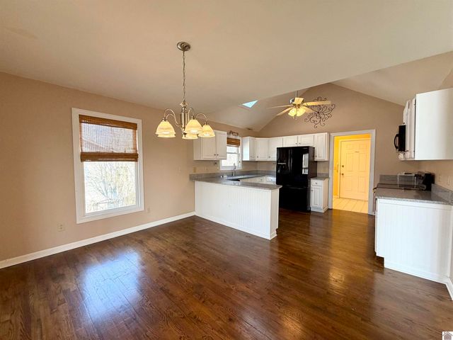 749 Bayshore Dr, Cadiz, KY 42211