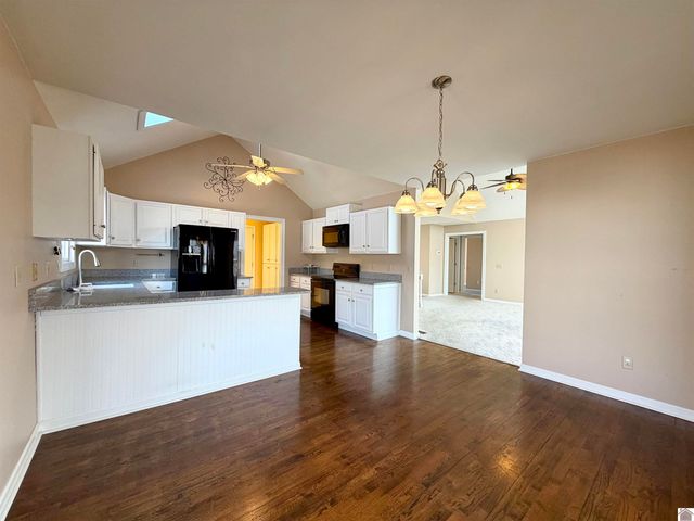 749 Bayshore Dr, Cadiz, KY 42211