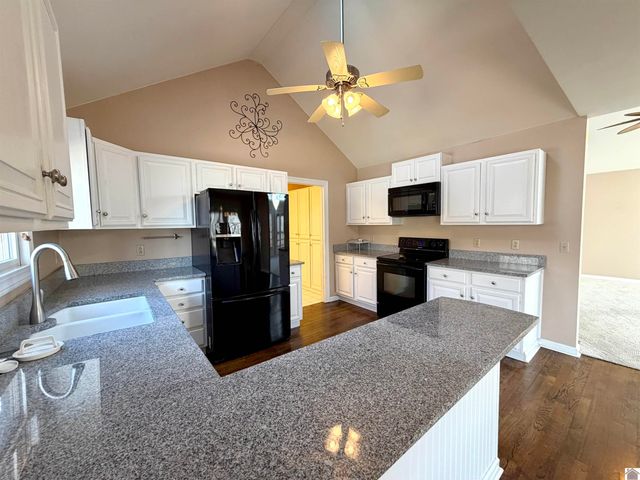 749 Bayshore Dr, Cadiz, KY 42211