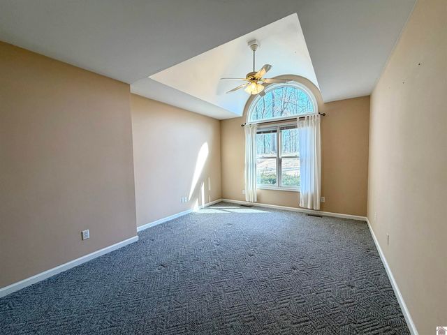 749 Bayshore Dr, Cadiz, KY 42211