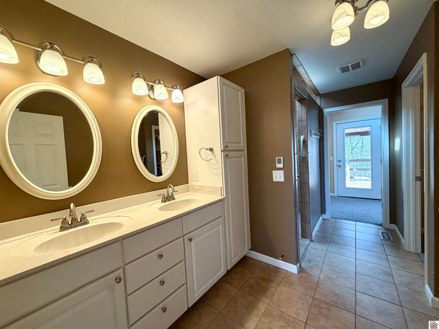 749 Bayshore Dr, Cadiz, KY 42211