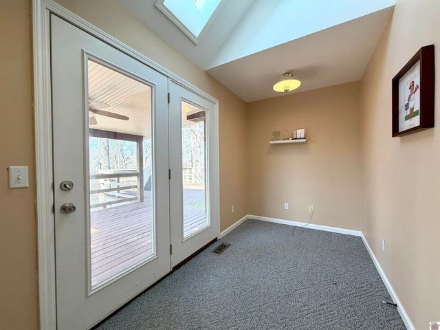 749 Bayshore Dr, Cadiz, KY 42211