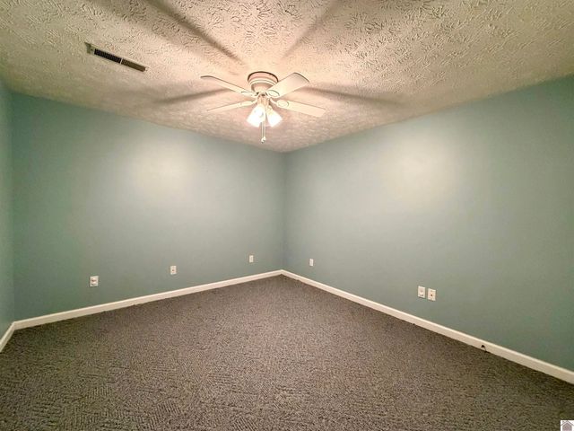 749 Bayshore Dr, Cadiz, KY 42211