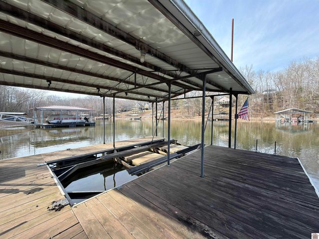 749 Bayshore Dr, Cadiz, KY 42211