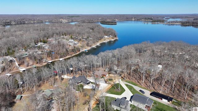 749 Bayshore Dr, Cadiz, KY 42211