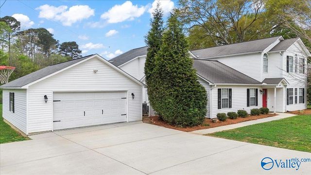 5018 Doris Lane, Guntersville, AL 35976