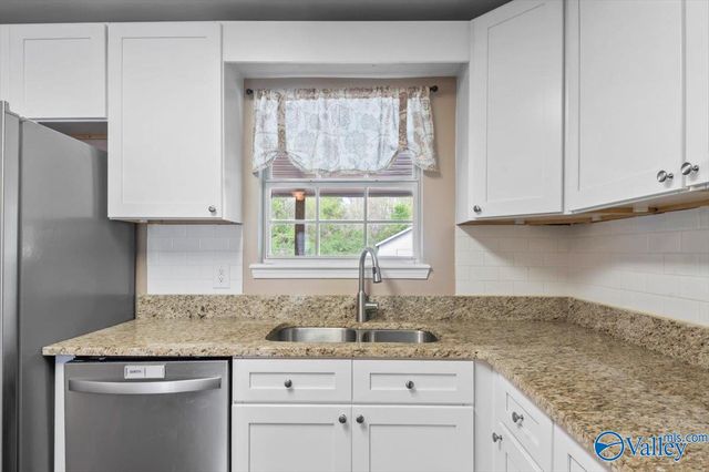 5018 Doris Lane, Guntersville, AL 35976